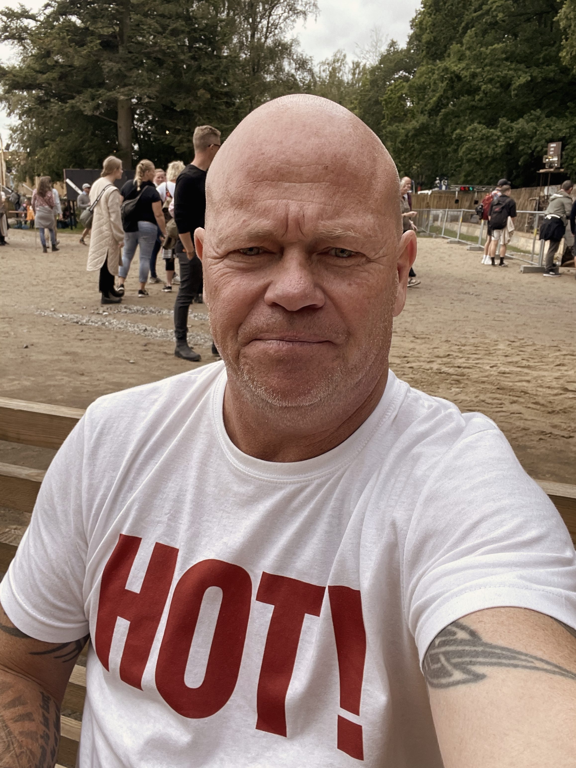 Stig Tøfting i HOT!-T-shirt